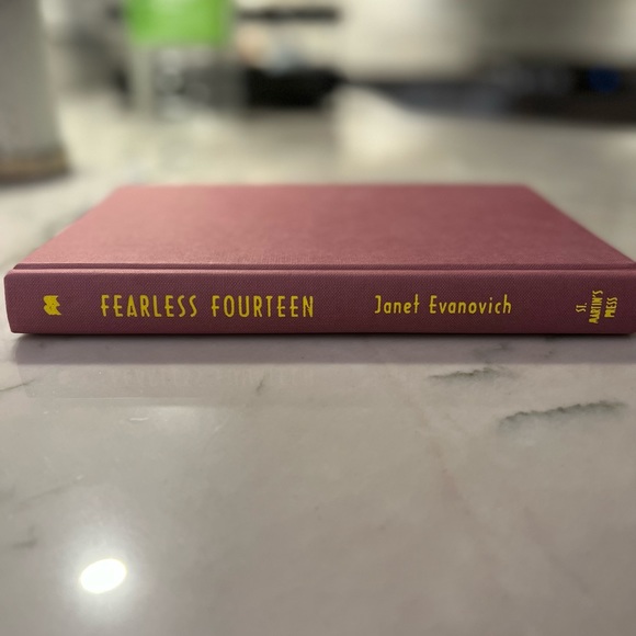 Janet Evanovich Fearless Fourteen Hardcover Book - Picture 1 of 4